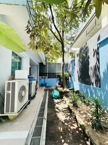 Pinewood Terrace, Pinewood Grove, 5 Bedrooms, 3,995 sqft, Terraced House For Sale, by Keldrick Tan, 500212656 - backgarden - PropertyGuru.com.sg