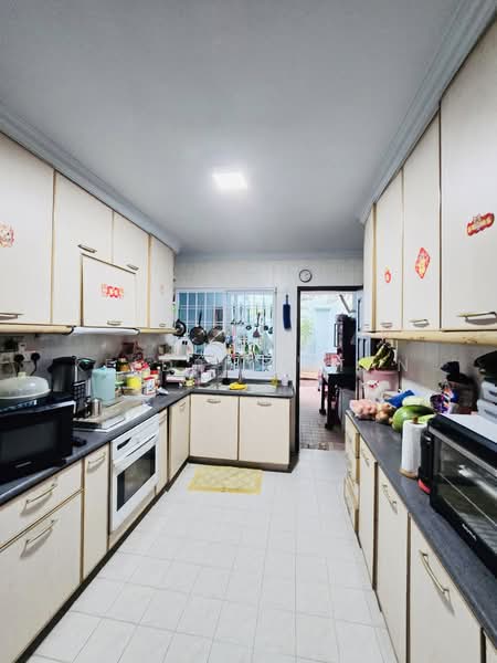 Pinewood Terrace, Pinewood Grove, 5 Bedrooms, 3,995 sqft, Terraced House For Sale, by Keldrick Tan, 500212656 - Dry Kitchen - PropertyGuru.com.sg
