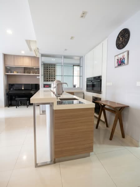 5mins walk to MRT/Mall. Upper floor with lift assess. Roof terrace can fully utilise, , 5 Bedrooms, 2,540 sqft, Condominium For Sale, by Lee Liang Fei, 500212688 - Kitchen - PropertyGuru.com.sg