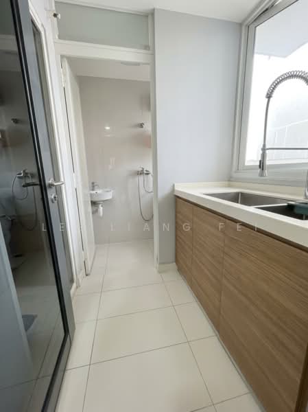 5mins walk to MRT/Mall. Upper floor with lift assess. Roof terrace can fully utilise, , 5 Bedrooms, 2,540 sqft, Condominium For Sale, by Lee Liang Fei, 500212688 - Bathroom - PropertyGuru.com.sg