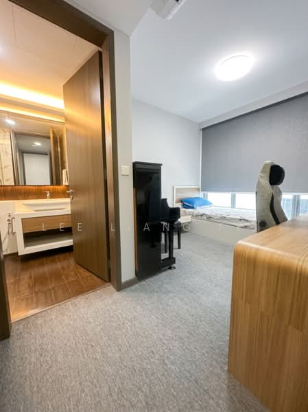 5mins walk to MRT/Mall. Upper floor with lift assess. Roof terrace can fully utilise, , 5 Bedrooms, 2,540 sqft, Condominium For Sale, by Lee Liang Fei, 500212688 - Bathroom - PropertyGuru.com.sg