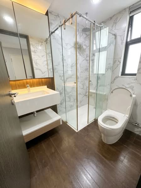 5mins walk to MRT/Mall. Upper floor with lift assess. Roof terrace can fully utilise, , 5 Bedrooms, 2,540 sqft, Condominium For Sale, by Lee Liang Fei, 500212688 - Bathroom - PropertyGuru.com.sg