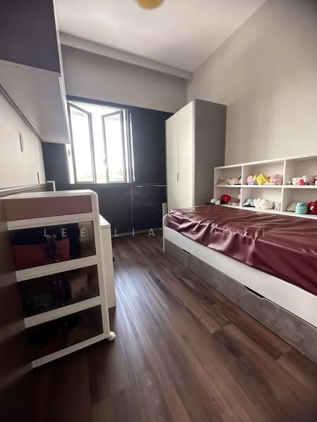 5mins walk to MRT/Mall. Upper floor with lift assess. Roof terrace can fully utilise, , 5 Bedrooms, 2,540 sqft, Condominium For Sale, by Lee Liang Fei, 500212688 - Bedroom - PropertyGuru.com.sg