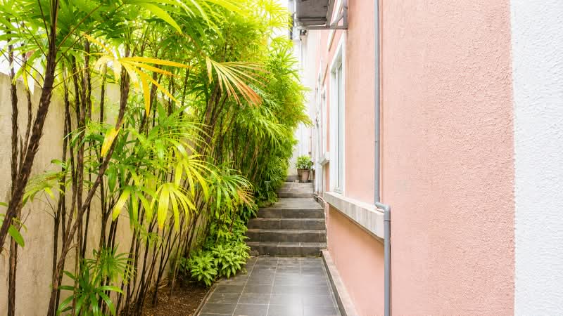 Pinewood Terrace, Pinewood Grove, 5 Bedrooms, 4,000 sqft, Terraced House For Sale, by John Tan 奕欣, 500212748 - Exterior - PropertyGuru.com.sg