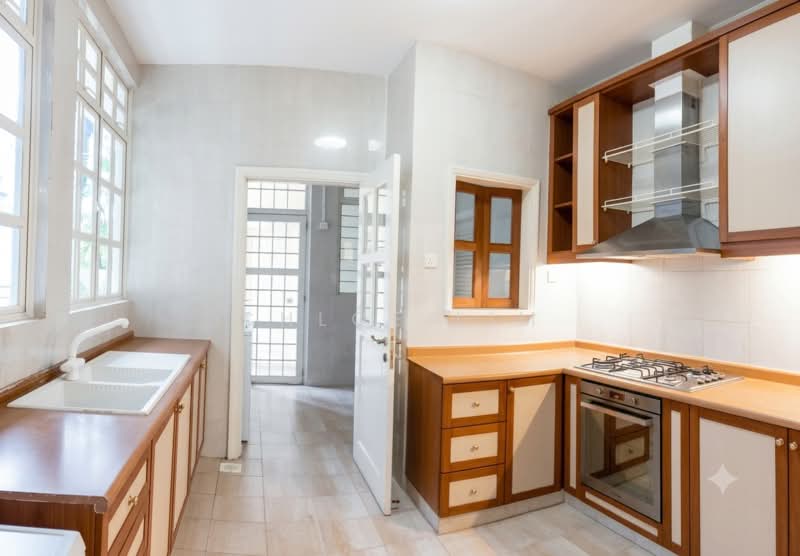 Cedarwood Grove, , 6 Bedrooms, 6,652 sqft, Bungalow House For Rent, by Chloe Lim, 500212780 - Kitchen - PropertyGuru.com.sg