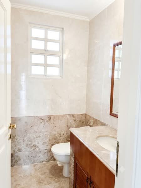 Cedarwood Grove, , 6 Bedrooms, 6,652 sqft, Bungalow House For Rent, by Chloe Lim, 500212780 - Bathroom - PropertyGuru.com.sg