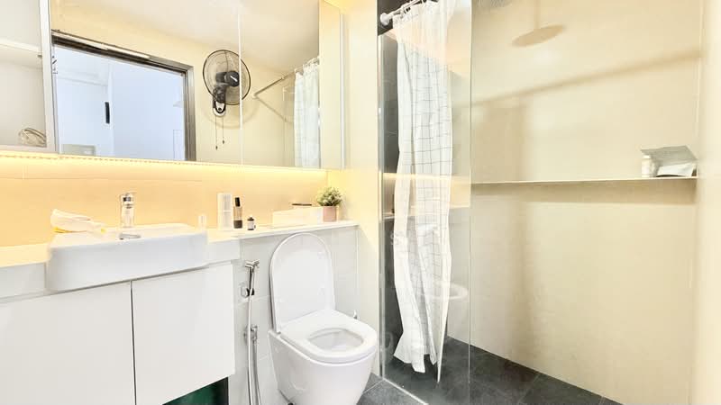 Sims Edge, 1 Geylang East Avenue 2, 2 Bedrooms, 581 sqft, Condominium For Rent, by Eric See, 500212792 - Bathroom - PropertyGuru.com.sg