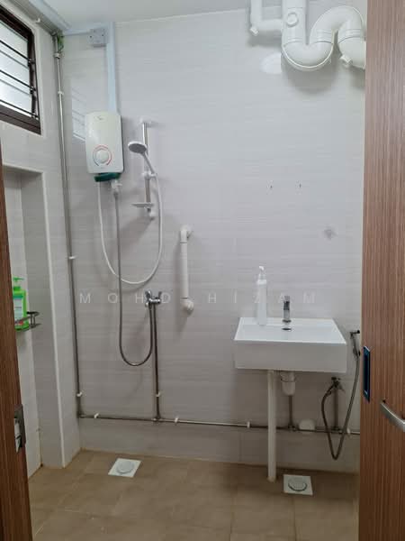 160 Yung Ping Road, 160 Yung Ping Road, 4 Bedrooms, 1,593 sqft, HDB Flat For Sale, by Mohd Hizam, 500212821 - Bathroom - PropertyGuru.com.sg