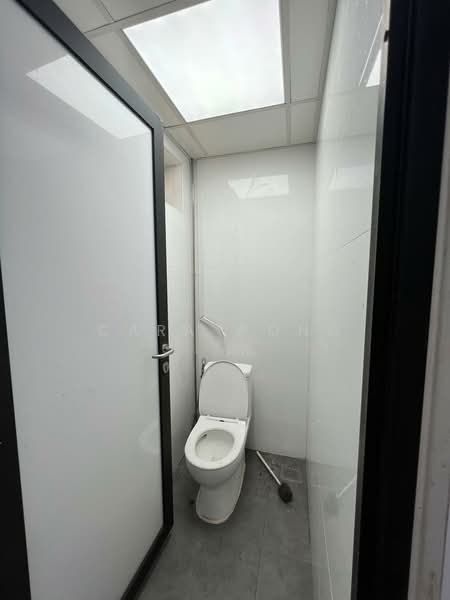 Ground Floor-Rowell Road near Serangoon Road-Heavy Pedestrian, Visible, Rowell Road, 1,185 sqft, Shop / Shophouse For Rent, by Cara Wong, 500212860 - Bathroom - CommercialGuru.com.sg