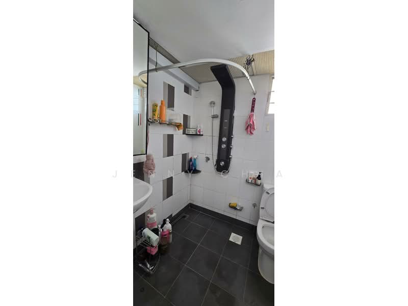467A Fernvale Link, 467A Fernvale Link, 2 Bedrooms, 731 sqft, HDB Flat For Sale, by Jenny Chia, 500212889 - Bathroom - PropertyGuru.com.sg