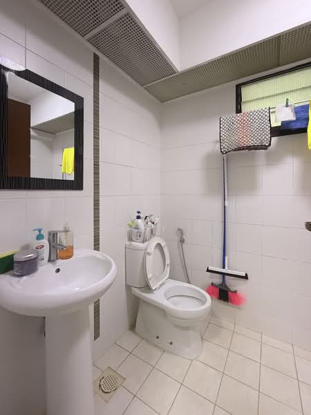 333C Yishun Street 31, 333C Yishun Street 31, 3 Bedrooms, 990 sqft, HDB Flat For Sale, by Remy R, 500212891 - Bathroom - PropertyGuru.com.sg