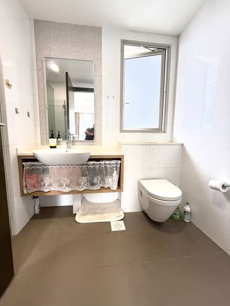 Heron Bay, Upper Serangoon View, 4 Bedrooms, 2,583 sqft, Executive Condominium For Sale, by Patrick Ang, 500212906 - Bathroom - PropertyGuru.com.sg