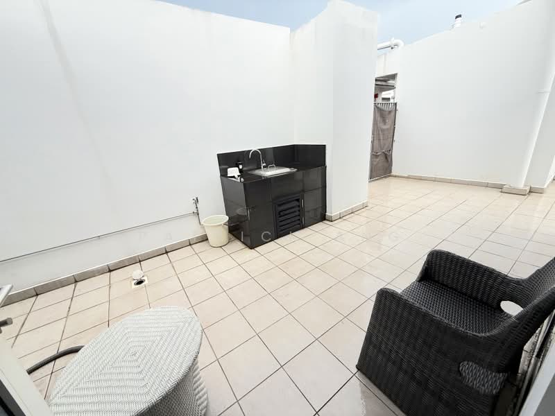 Heron Bay, Upper Serangoon View, 4 Bedrooms, 2,583 sqft, Executive Condominium For Sale, by Patrick Ang, 500212906 - Roof terrace - PropertyGuru.com.sg