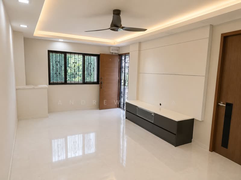 242 Jurong East Street 24, 242 Jurong East Street 24, 2 Bedrooms, 722 sqft, HDB Flat For Sale, by Andrew Chua, 500212924 - Living Room - PropertyGuru.com.sg