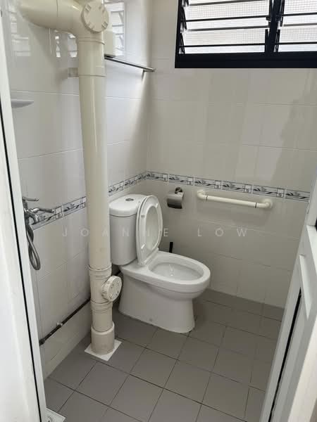 468 Ang Mo Kio Avenue 10, 468 Ang Mo Kio Avenue 10, 2 Bedrooms, 807 sqft, HDB Flat For Sale, by Joanne Low, 500212934 - Bathroom - PropertyGuru.com.sg