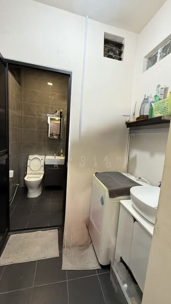 Aida Street, Aida Street, Bedok / Upper East Coast, 4 Bedrooms, 1,732 sqft, Terraced House For Sale, by Saadiah Ahmad, 500212936 - Bathroom - PropertyGuru.com.sg