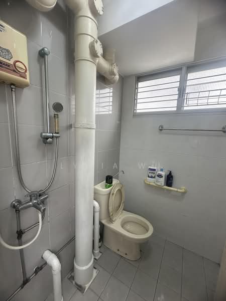 524 Bedok North Street 3, 524 Bedok North Street 3, 3 Bedrooms, 990 sqft, HDB Flat For Sale, by Lydia Wu, 500212942 - Bathroom - PropertyGuru.com.sg