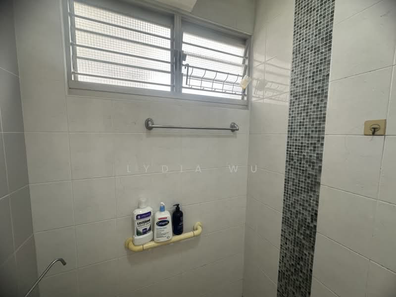 524 Bedok North Street 3, 524 Bedok North Street 3, 3 Bedrooms, 990 sqft, HDB Flat For Sale, by Lydia Wu, 500212942 - Bathroom - PropertyGuru.com.sg
