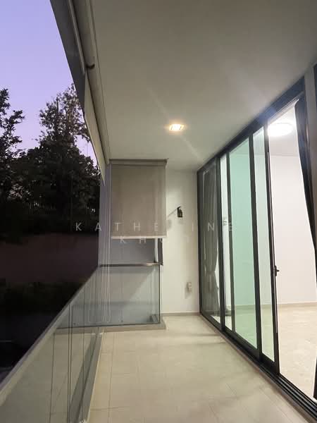 Parvis, 18 Holland Hill, 2 Bedrooms, 990 sqft, Condominium For Rent, by Katherine Khoo, 500212951 - Balcony - PropertyGuru.com.sg