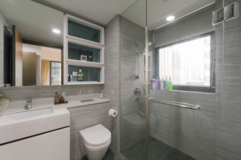 Riverbank at Fernvale, 11 Fernvale Close, 3 Bedrooms, 1,044 sqft, Condominium For Sale, by Joey Lim, 500212969 - Bathroom - PropertyGuru.com.sg