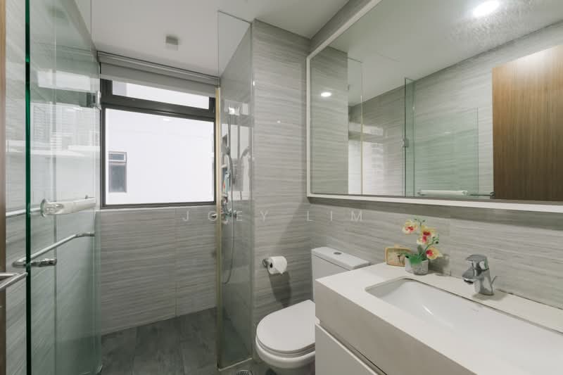 Riverbank at Fernvale, 11 Fernvale Close, 3 Bedrooms, 1,044 sqft, Condominium For Sale, by Joey Lim, 500212969 - Bathroom - PropertyGuru.com.sg