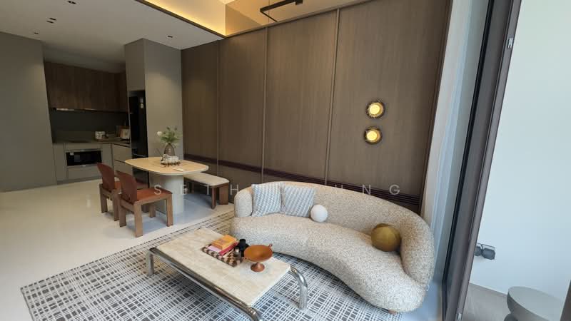 Parksuites, 18 Holland Grove Road, 1 Bedroom, 624 sqft, Condominium For Sale, by Seth Chung, 500212978 - Living Room - PropertyGuru.com.sg