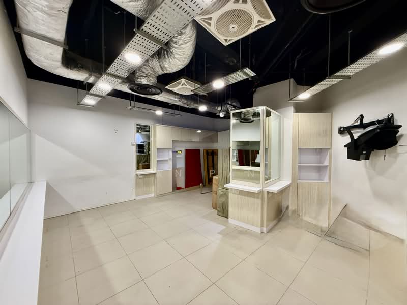 ☎️Beauty/Hair Salon @ Raffles Place/Telok Ayer Vicinity | Great Catchment, Footfall, , 495 sqft, Other Retail For Rent, by Sean Pang, 500212986 - Interior - CommercialGuru.com.sg