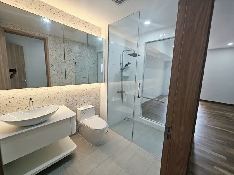 Serangoon Garden Huge Semi D, , 8 Bedrooms, 10,080 sqft, Semi-Detached House For Sale, by Kenneth Yeo, 500212993 - Bathroom - PropertyGuru.com.sg