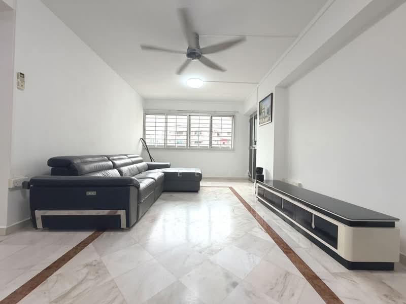 450 Hougang Avenue 10, 450 Hougang Avenue 10, 3 Bedrooms, 1,130 sqft, HDB Flat For Sale, by Nigel Tan, 500213019 - Living Room - PropertyGuru.com.sg