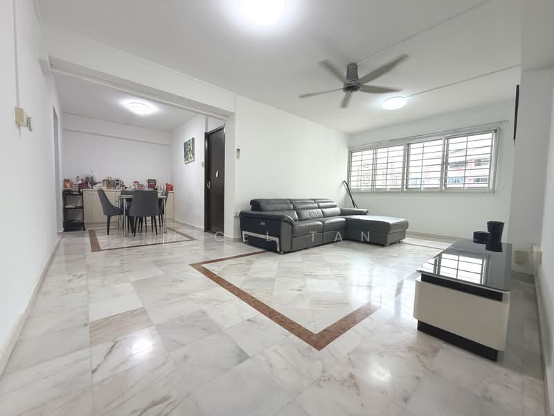 450 Hougang Avenue 10, 450 Hougang Avenue 10, 3 Bedrooms, 1,130 sqft, HDB Flat For Sale, by Nigel Tan, 500213019 - Living Room - PropertyGuru.com.sg
