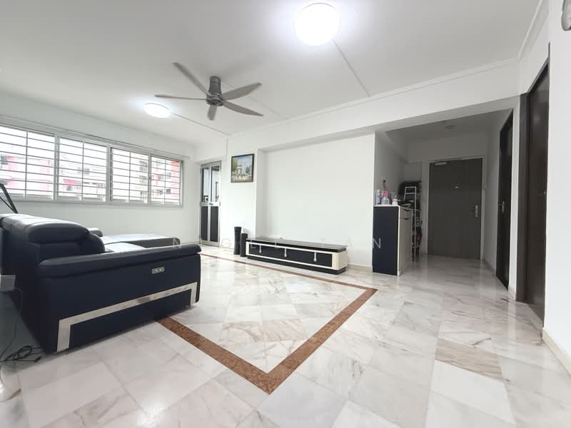 450 Hougang Avenue 10, 450 Hougang Avenue 10, 3 Bedrooms, 1,130 sqft, HDB Flat For Sale, by Nigel Tan, 500213019 - Living Room - PropertyGuru.com.sg