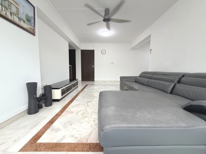 450 Hougang Avenue 10, 450 Hougang Avenue 10, 3 Bedrooms, 1,130 sqft, HDB Flat For Sale, by Nigel Tan, 500213019 - Living Room - PropertyGuru.com.sg