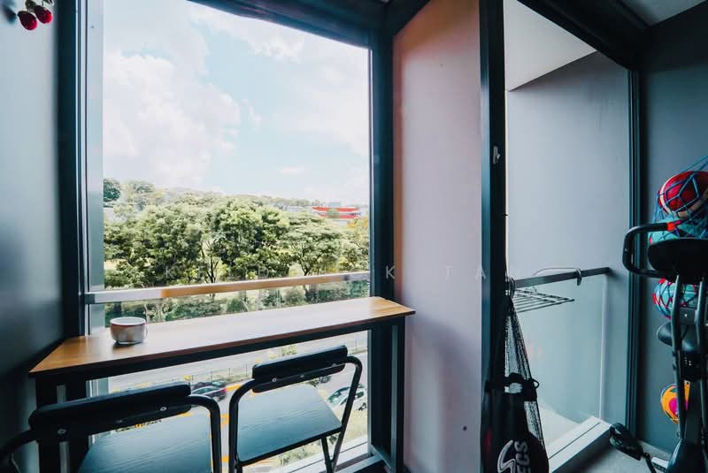 Bukit 828, 828 Upper Bukit Timah Road, 2 Bedrooms, 624 sqft, Condominium For Sale, by Keldrick Tan, 500213035 - Balcony - PropertyGuru.com.sg