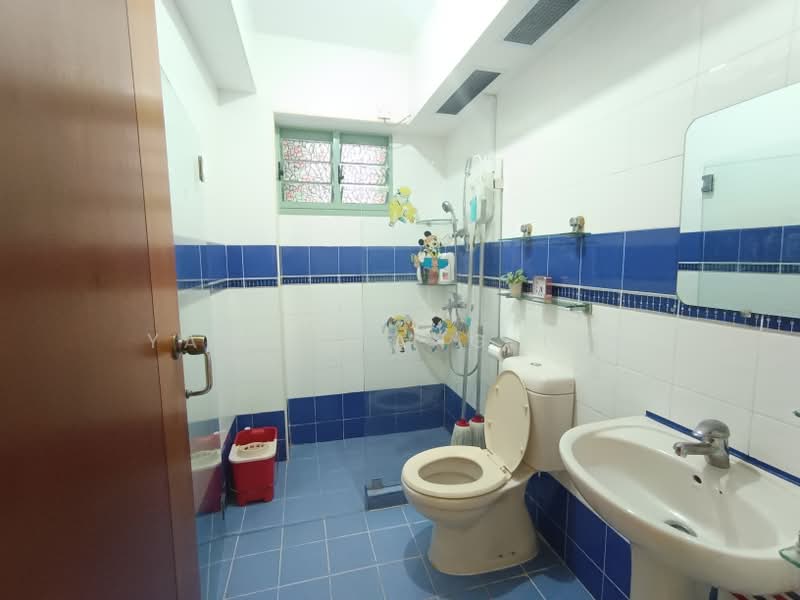 642B Punggol Drive, 642B Punggol Drive, 3 Bedrooms, 980 sqft, HDB Flat For Sale, by Yang Liang Tan, 500213048 - Common Bathroom - PropertyGuru.com.sg