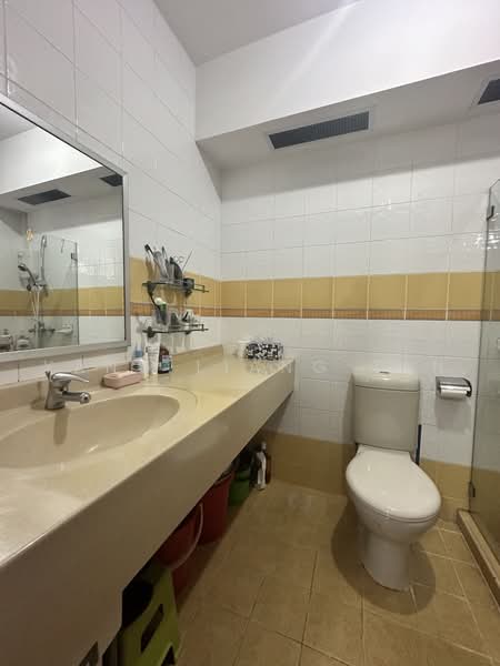642B Punggol Drive, 642B Punggol Drive, 3 Bedrooms, 980 sqft, HDB Flat For Sale, by Yang Liang Tan, 500213048 - Master Bathroom - PropertyGuru.com.sg