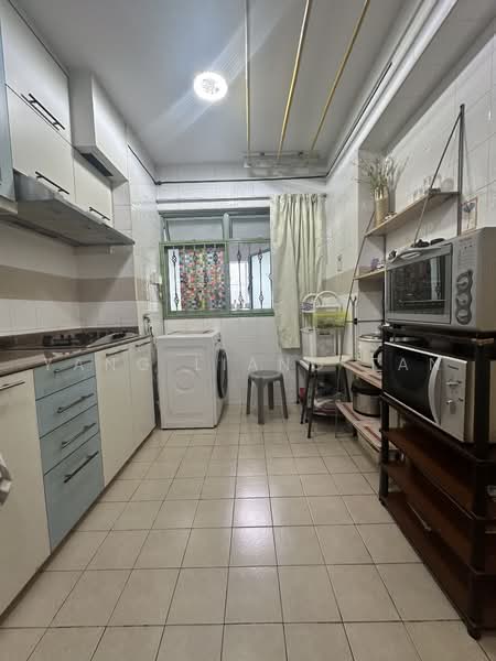 642B Punggol Drive, 642B Punggol Drive, 3 Bedrooms, 980 sqft, HDB Flat For Sale, by Yang Liang Tan, 500213048 - Kitchen - PropertyGuru.com.sg