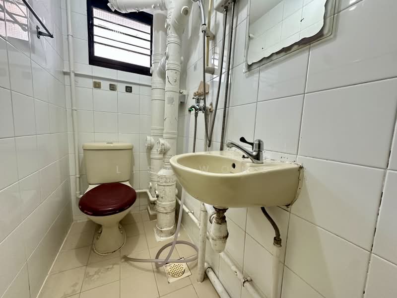 39 Circuit Road, 39 Circuit Road, 2 Bedrooms, 592 sqft, HDB Flat For Sale, by Lisa Wong, 500213059 - Bathroom - PropertyGuru.com.sg