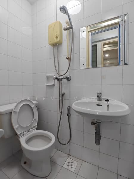 Emerald Park, 6 Indus Road, Room Rental, 200 sqft, Condominium For Rent, by Steve Voon, 500213090 - Bathroom - PropertyGuru.com.sg
