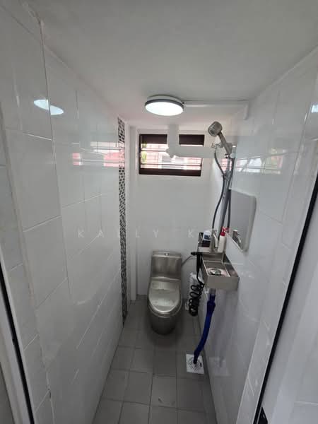 4 Changi Village Road, 4 Changi Village Road, Room Rental, 130 sqft, HDB Flat For Rent, by Kally Kee, 500213092 - Bathroom - PropertyGuru.com.sg