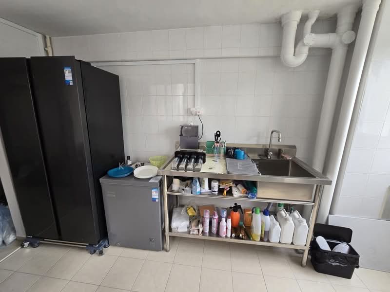 4 Changi Village Road, 4 Changi Village Road, Room Rental, 130 sqft, HDB Flat For Rent, by Kally Kee, 500213092 - Kitchen - PropertyGuru.com.sg