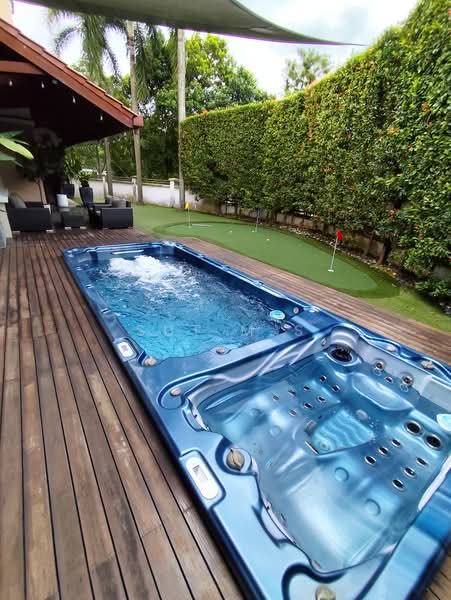 Fanta Garden, Begonia Drive, 4 Bedrooms, 2,894 sqft, Corner Terrace For Sale, by Sut M S, 500213117 - Jacuzzi Swim Pool & Putting Green - PropertyGuru.com.sg