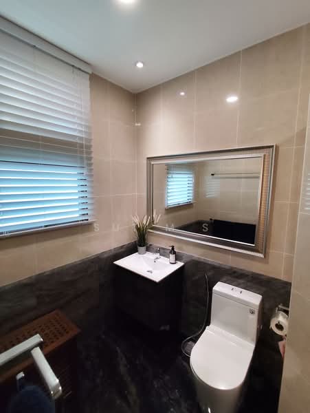 Fanta Garden, Begonia Drive, 4 Bedrooms, 2,894 sqft, Corner Terrace For Sale, by Sut M S, 500213117 - Bathroom - PropertyGuru.com.sg