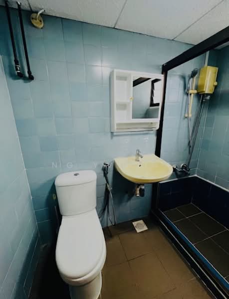 Ivory Heights, 122 Jurong East Street 13, 3 Bedrooms, 1,668 sqft, Condominium For Sale, by Ng Yvonne, 500213128 - Bathroom - PropertyGuru.com.sg