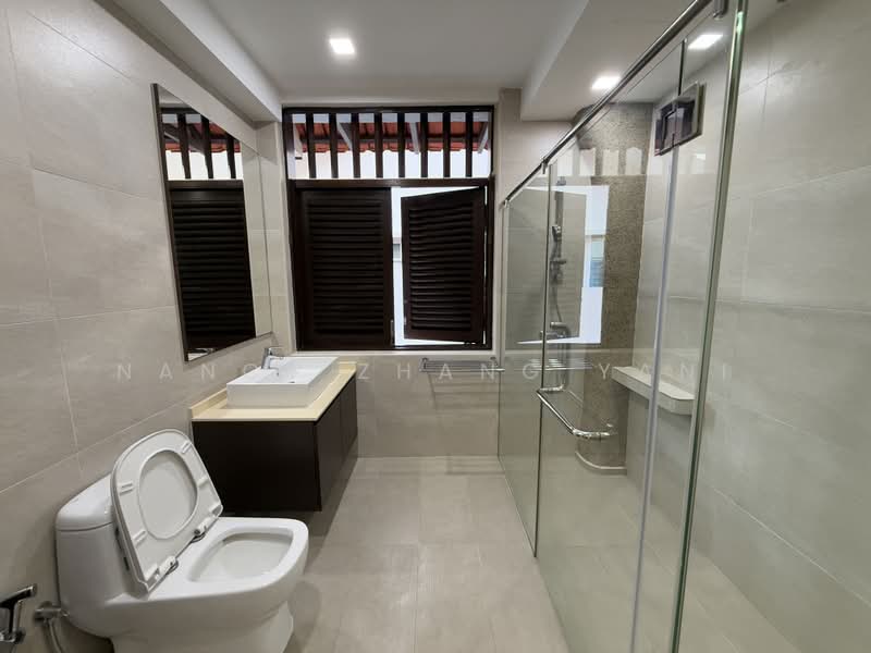 Clover Avenue, , 6 Bedrooms, 3,571 sqft, Semi-Detached House For Rent, by Nancy Zhang Yani, 500213136 - Bathroom - PropertyGuru.com.sg