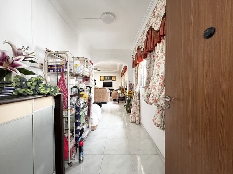 922 Hougang Street 91, 922 Hougang Street 91, 3 Bedrooms, 1,291 sqft, HDB Flat For Sale, by Royston Choy, 500213139 - Foyer - PropertyGuru.com.sg