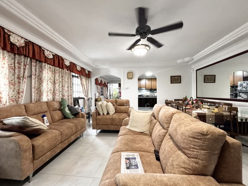 922 Hougang Street 91, 922 Hougang Street 91, 3 Bedrooms, 1,291 sqft, HDB Flat For Sale, by Royston Choy, 500213139 - Living Room - PropertyGuru.com.sg