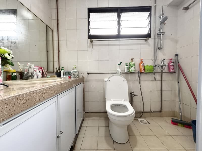 922 Hougang Street 91, 922 Hougang Street 91, 3 Bedrooms, 1,291 sqft, HDB Flat For Sale, by Royston Choy, 500213139 - Bathroom - PropertyGuru.com.sg