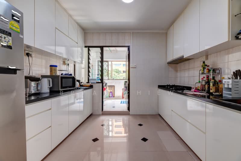 708 Tampines Street 71, 708 Tampines Street 71, 3 Bedrooms, 1,076 sqft, HDB Flat For Sale, by Bryan Chiew, 500213141 - Kitchen - PropertyGuru.com.sg