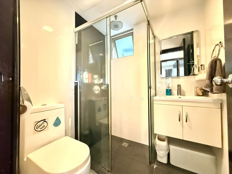 Modena, 35 Simei Street 4, 2 Bedrooms, 947 sqft, Condominium For Sale, by Chris Tan, 500213142 - Bathroom - PropertyGuru.com.sg