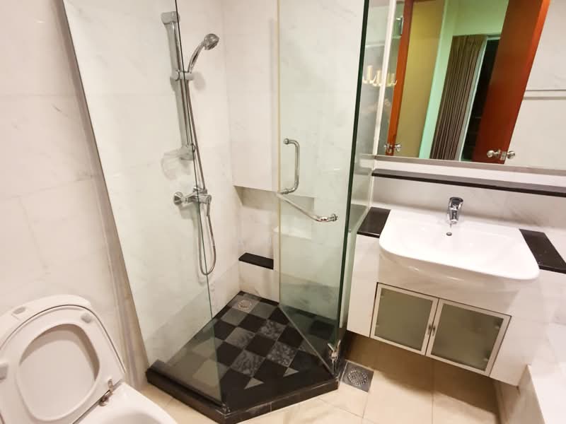 Cote D'Azur, 68 Marine Parade Road, 2 Bedrooms, 1,141 sqft, Condominium For Sale, by Alan Lee, 500213191 - Master Bathroom - PropertyGuru.com.sg
